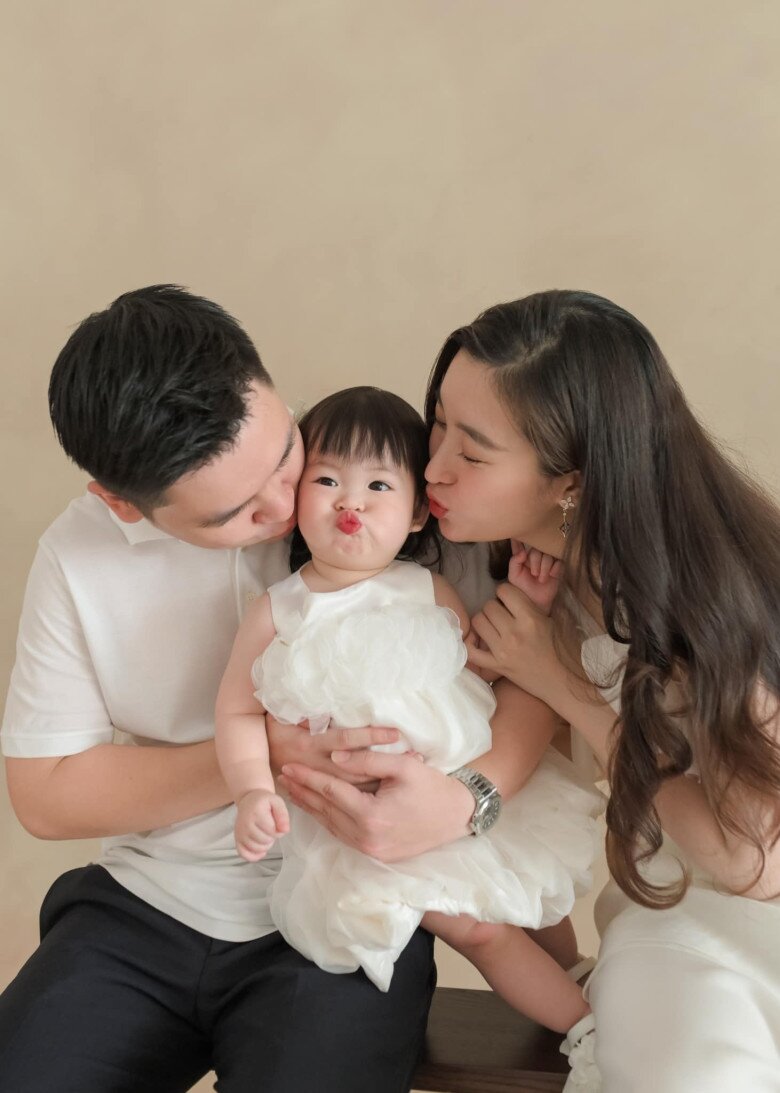 Con gái đáng yêu của nàng hậu và chồng doanh nhân.