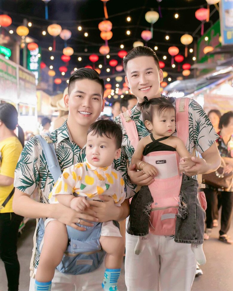 Thanh Đoàn và Hà Trí Quang thường xuyên đưa 2 con đi vi vu khắp nơi.