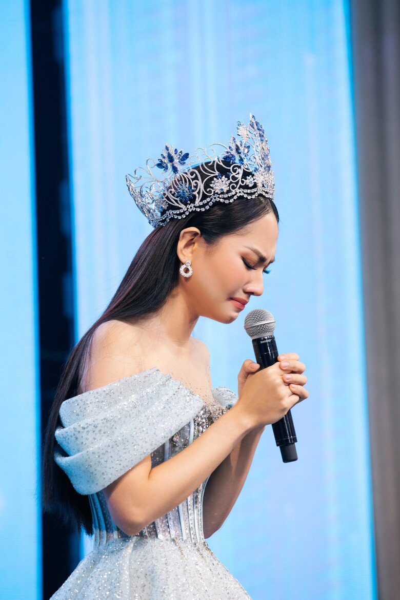 Người đẹp từng phải lên tiếng xin lỗi khán giả.