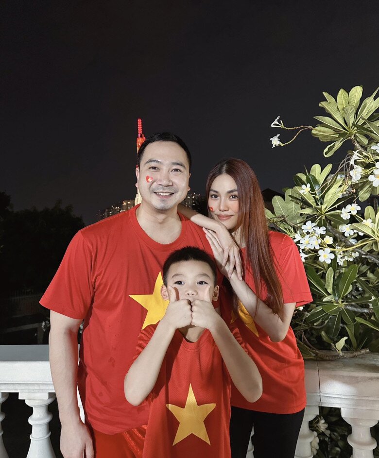 Gia đình hạnh phúc của người đẹp và chồng doanh nhân.