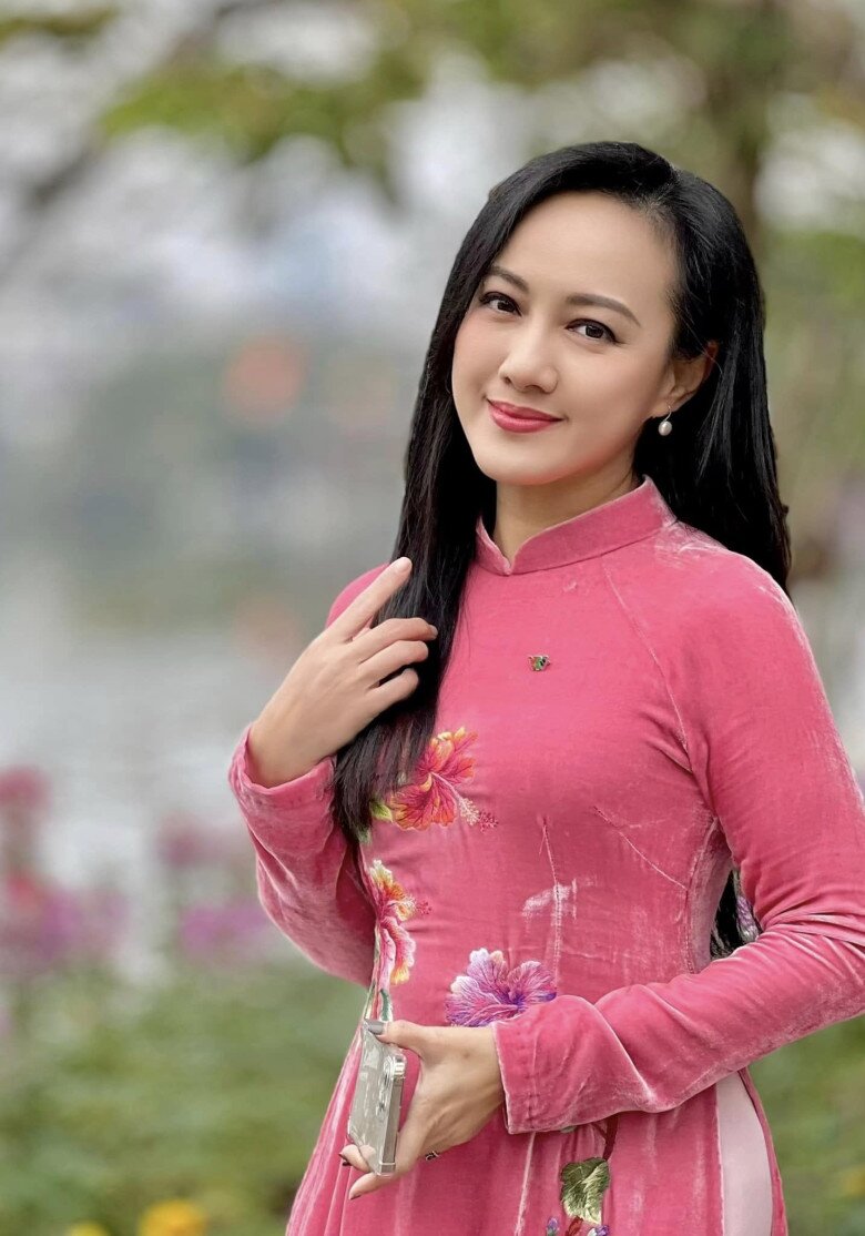 Gia thế của BTV Hoài Anh khiến dân tình trầm trồ.