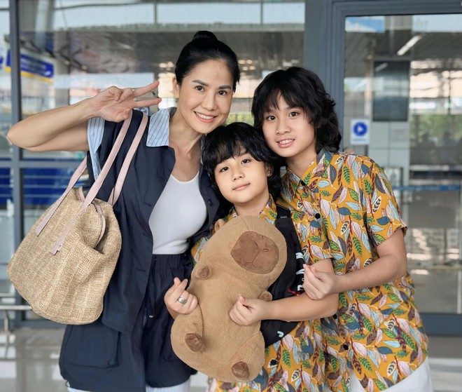 Đào Vân Anh làm mẹ đơn thân ở tuổi U50, một mình nuôi 2 con.