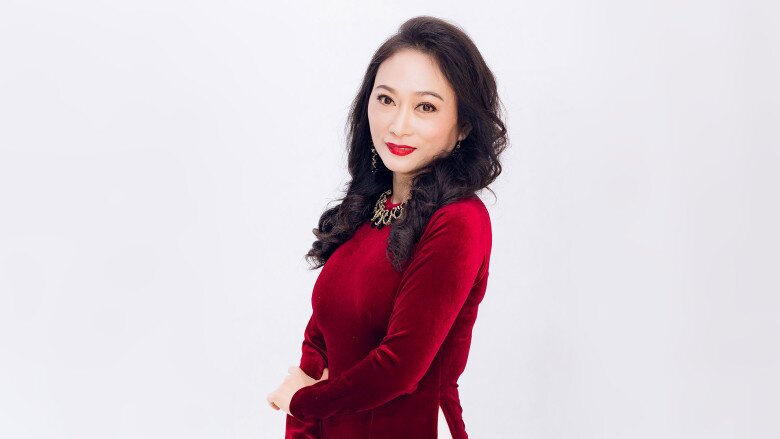 NSƯT Quỳnh Hương sinh ra trong gia đình có truyền thống nghệ thuật.