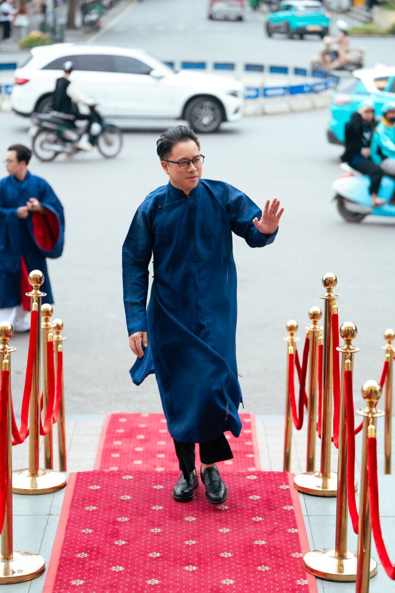 Victor Vũ sinh ra và lớn lên tại Mỹ, trở về Việt Nam hoạt động nghệ thuật.
