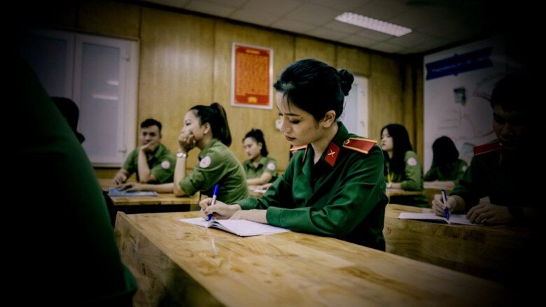 Lâm Bảo Ngọc từng có khoảng thời gian công tác trong quân ngũ.