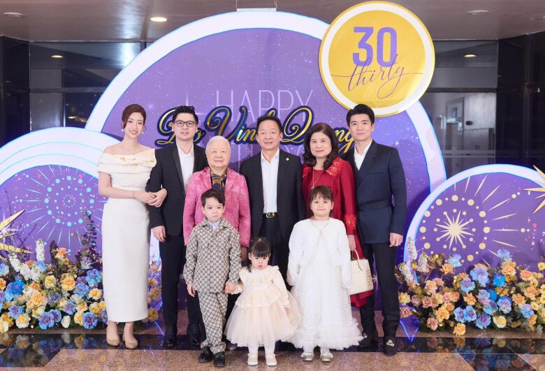 Đỗ Mỹ Linh rất được lòng gia đình nhà chồng thiếu gia.