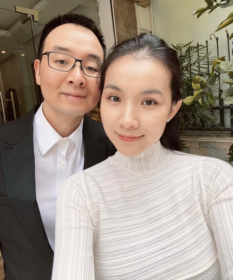 Người đẹp được ông xã yêu chiều hết mực sau 15 năm hôn nhân.