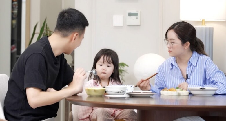Bé Sunii nhận được nhiều lời khen ngợi bởi sự hoạt bát và đáng yêu.