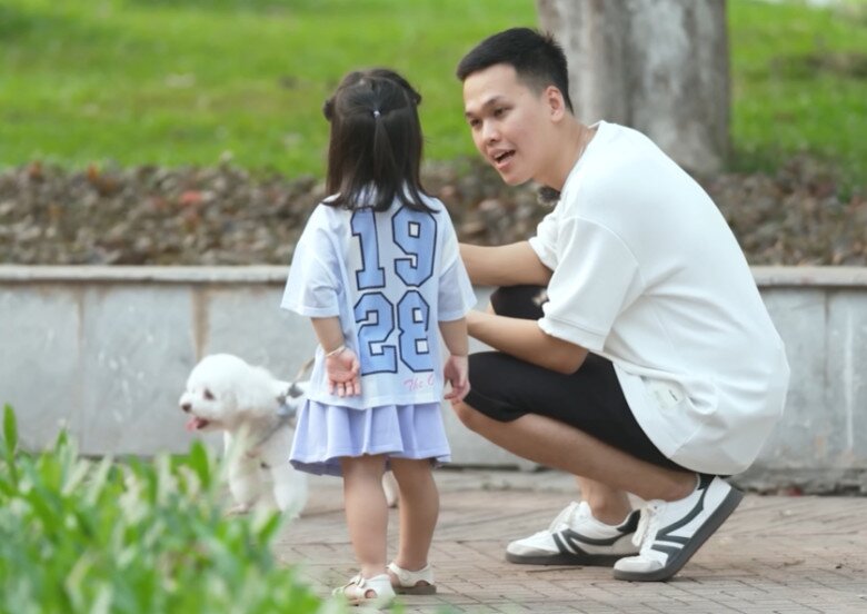 Chuyến đi chơi đầu tiên của gia đình Chim Sẻ Đi Nắng đầy sóng gió.