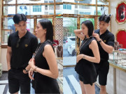 Giải trí - "Phú bà" Lệ Quyên được tình trẻ dẫn đi chọn kim cương "siêu to khổng lồ", đeo đồng hồ hơn 300 triệu đồng