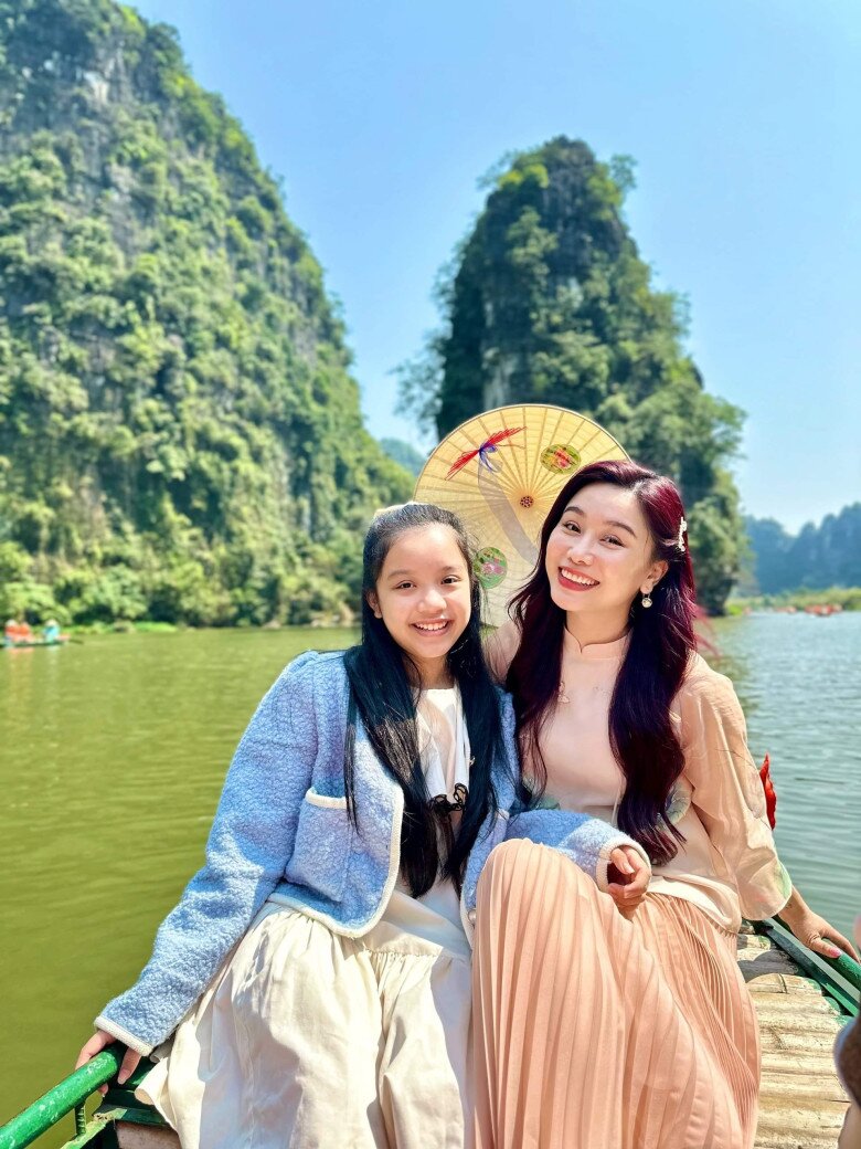 Con gái của Anh Thơ hiện đã trổ mã cao ráo, xinh đẹp.