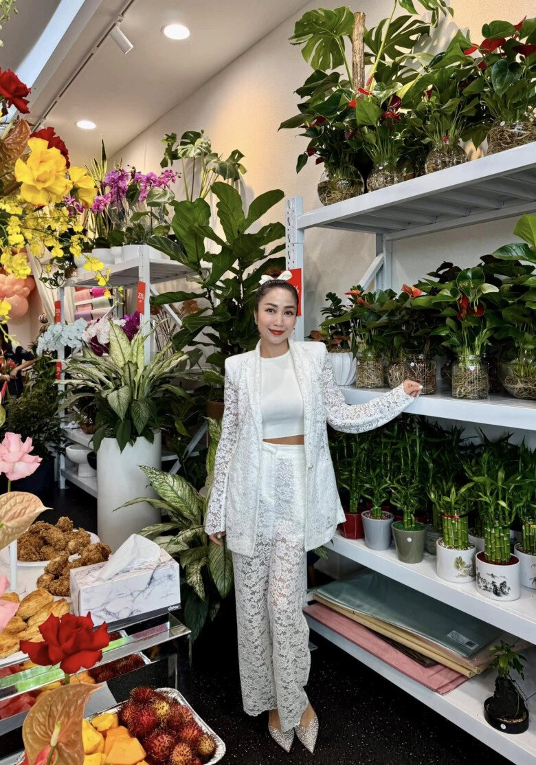 Ốc Thanh Vân vướng nhiều tranh cãi khi từ Úc trở về Việt Nam sinh sống.