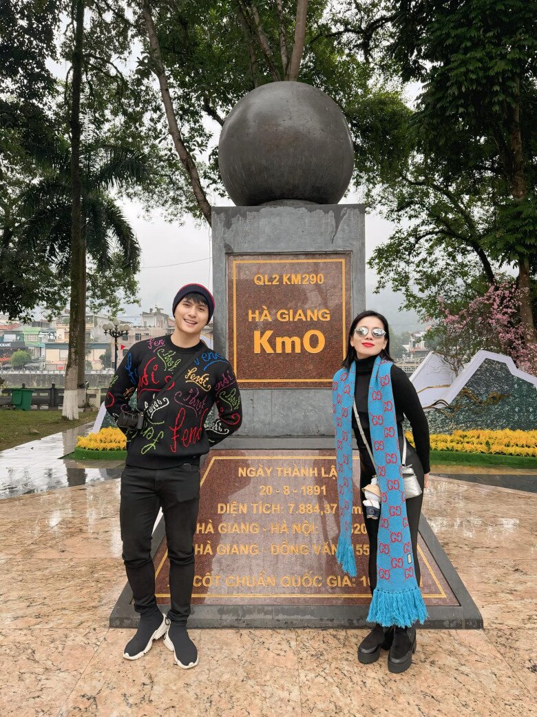 Lệ Quyên hạnh phúc bên bạn trai kém 12 tuổi.