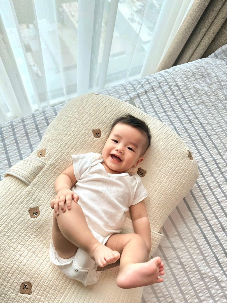 Con trai chung đáng yêu của Quang Minh và Tăng Khánh Chi.