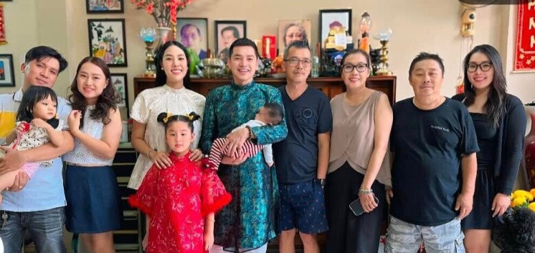 Quang Minh đưa bạn gái kém 37 tuổi về ra mắt gia đình vào dịp Tết.
