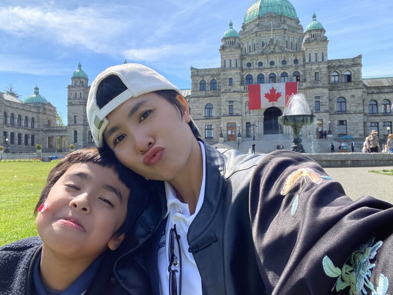 Nguyệt Ánh đưa quý tử sang Canada nghỉ hè.