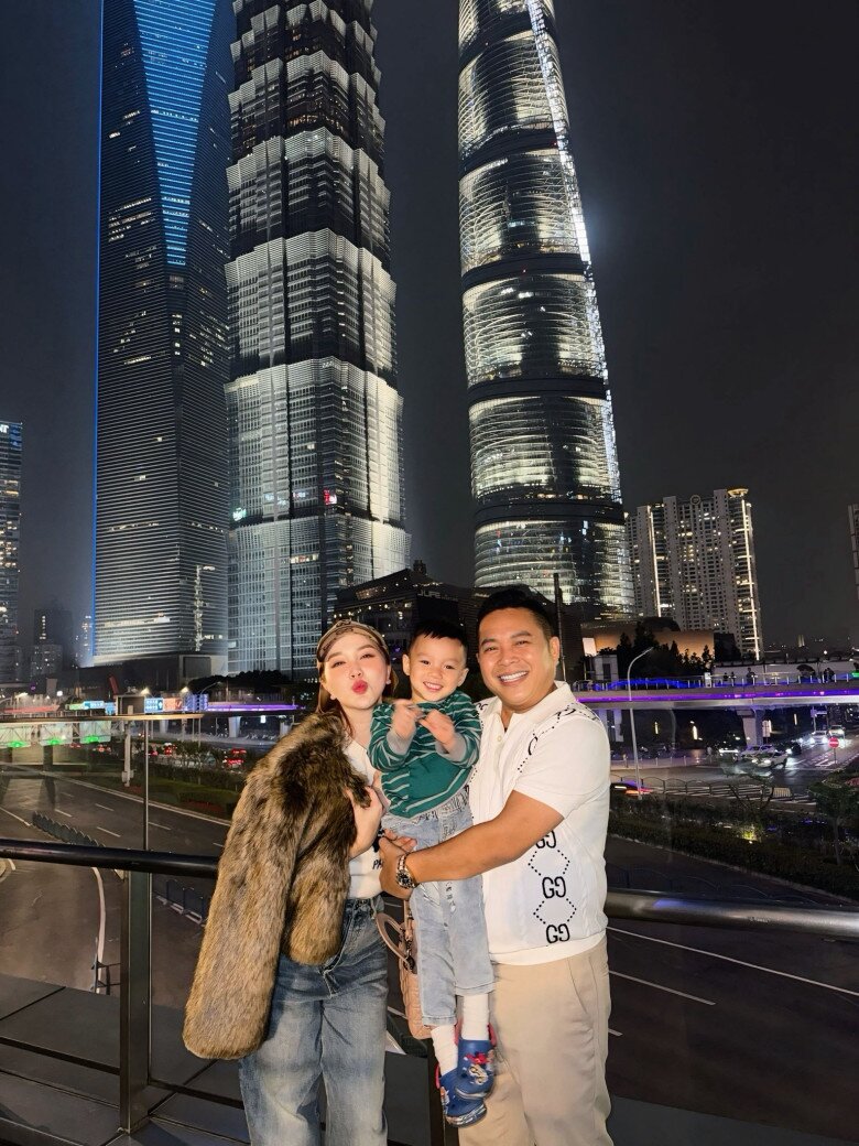 Gia đình hạnh phúc của Bảo Thy và ông xã hơn 10 tuổi.