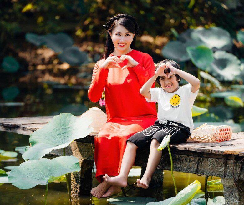 Nữ diễn viên thỉnh thoảng đăng hình con trai song lại không chia sẻ về chồng.