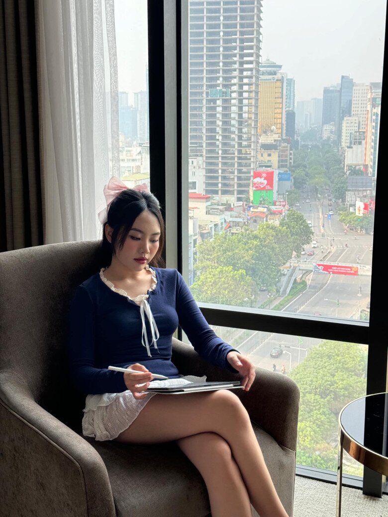 Phương Mỹ Chi làm Chủ tịch ở tuổi 19 khiến dân tình ngưỡng mộ.
