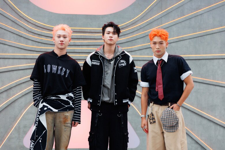Top X xuất hiện đe dọa vị trí của các thí sinh trong Top 16 hiện tại.