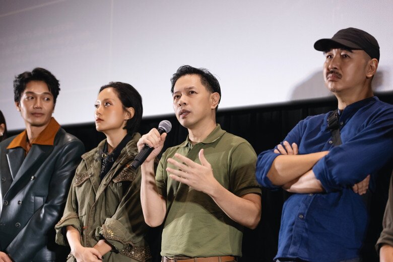 Thái Hòa học hỏi từ nhiều diễn viên trẻ trong quá trình làm việc.