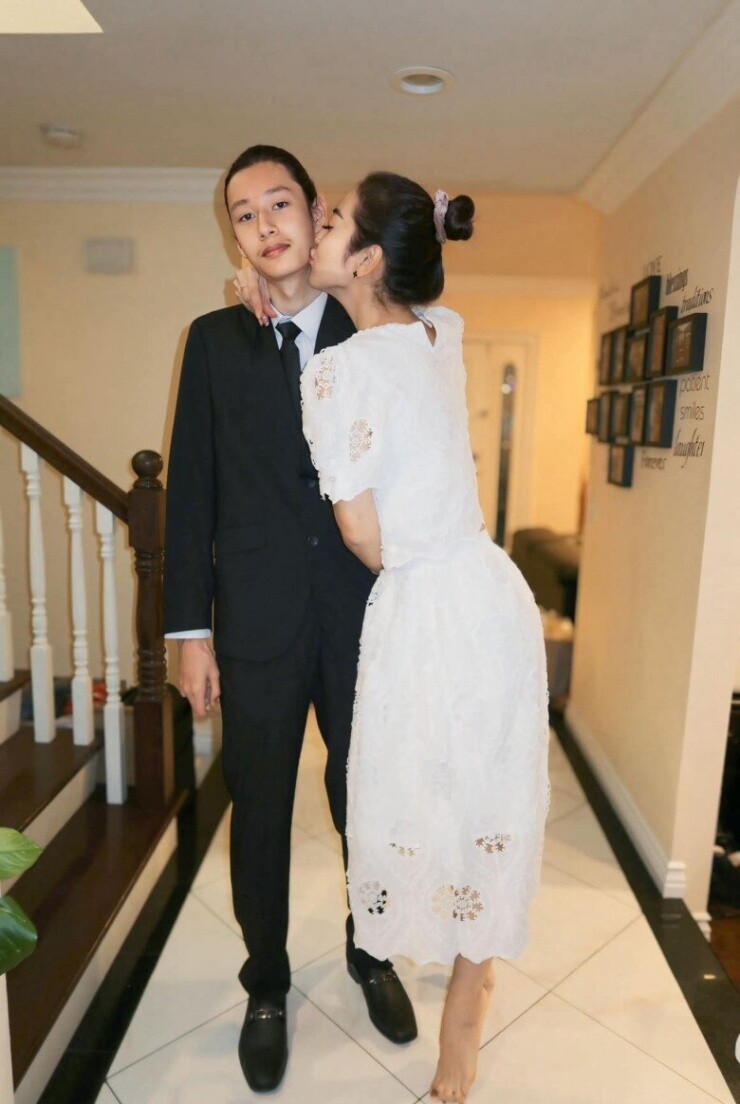 Con trai đầu lòng nhà Jennifer Phạm sở hữu chiều cao nổi bật ở tuổi 17.