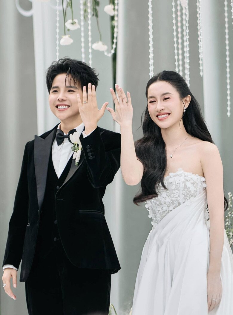Vũ Cát Tường và Thu Trang làm lễ thành đôi hồi tháng 2 vừa qua.