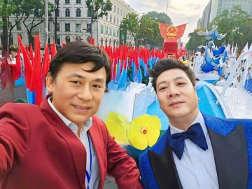 2 NSND biểu diễn mở màn tại lễ diễu binh: Người là Phó Giám đốc, người là Tiến sĩ âm nhạc