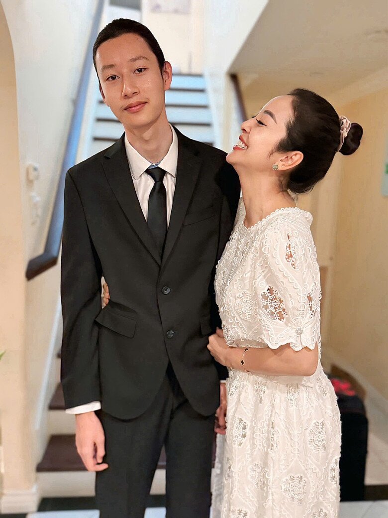Con trai của Jennifer Pham sở hữu chiều cao gần 1m9.