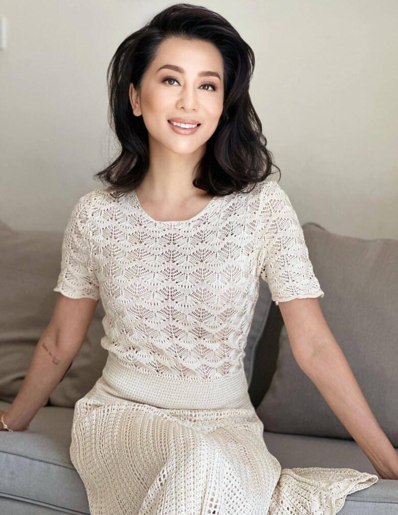 MC Kỳ Duyên đẹp sang trọng ở tuổi ngoài 60.