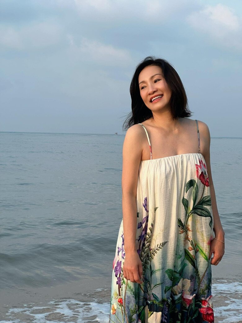 Hồng Đào rạng rỡ sau khi ly hôn.