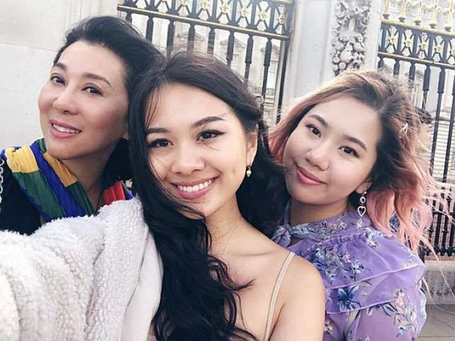 Kỳ Duyên bên 2 con gái xinh đẹp.