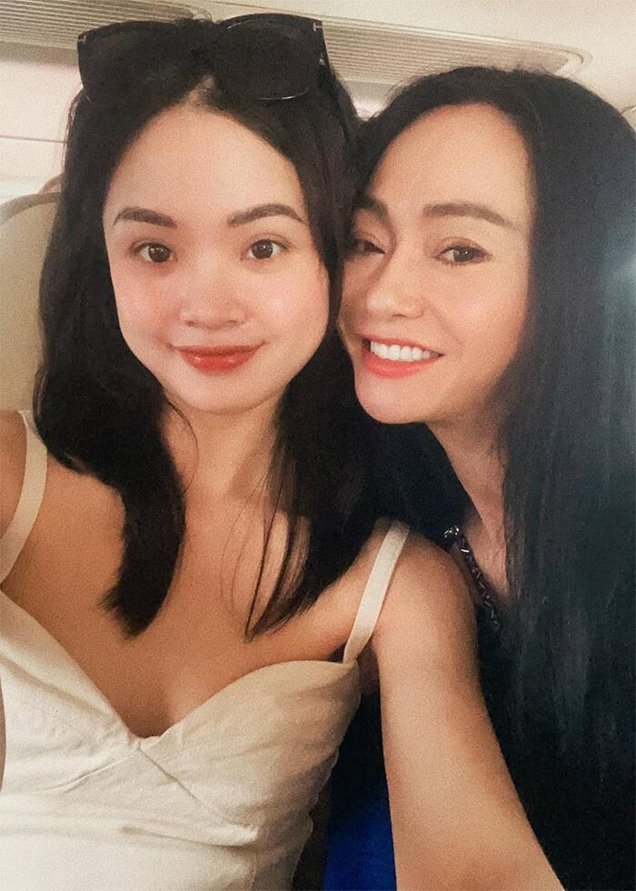 Nữ diễn viên được khen ngợi có nhan sắc trẻ trung không thua kém ái nữ.