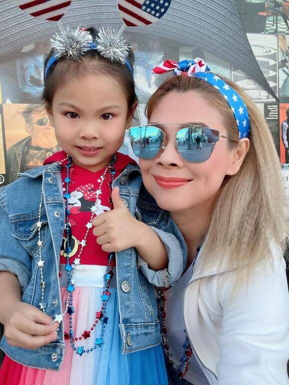 Con gái Thanh Thảo từ nhỏ nói được 3 thứ tiếng.
