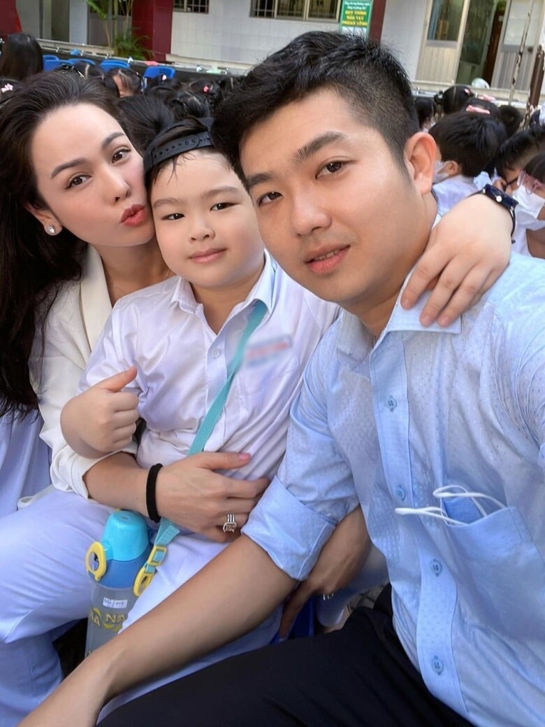 Nhật Kim Anh và chồng cũ cùng chăm sóc con trai Bửu Long.