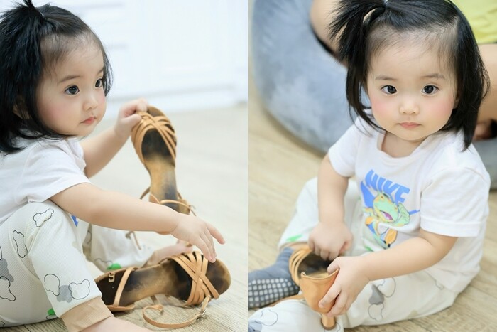 Con gái Khánh Thi thường theo bố mẹ đến phòng tập, thích thú chơi với giày tập nhảy.