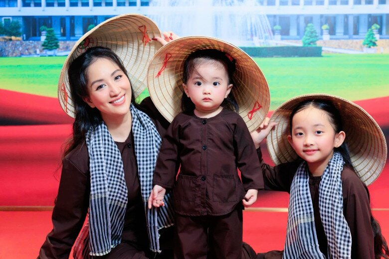 Khánh Thi bên cạnh 2 ái nữ Lisa Thùy Linh và Anna Vương Diễm.