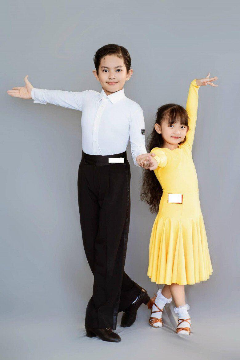 Khánh Thi - Phan Hiển cho các con tập khiêu vũ từ nhỏ.