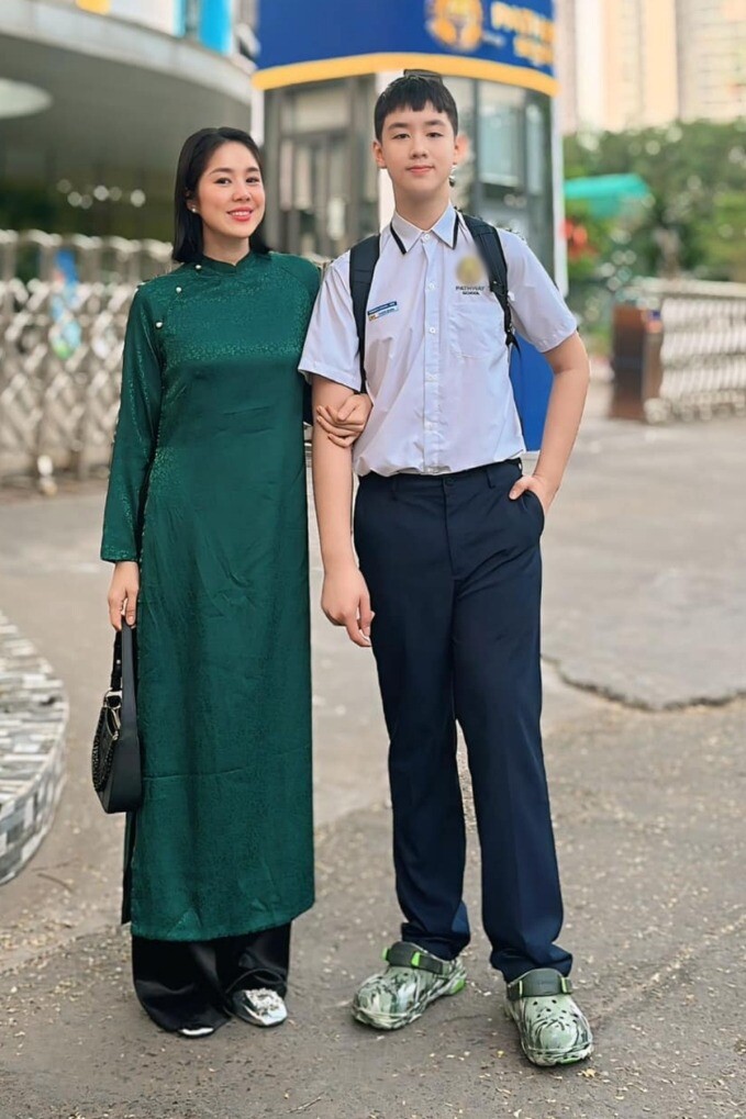 Lê Phương khoe quý tử học lớp 7 nhưng đã cao gần 1m8.
