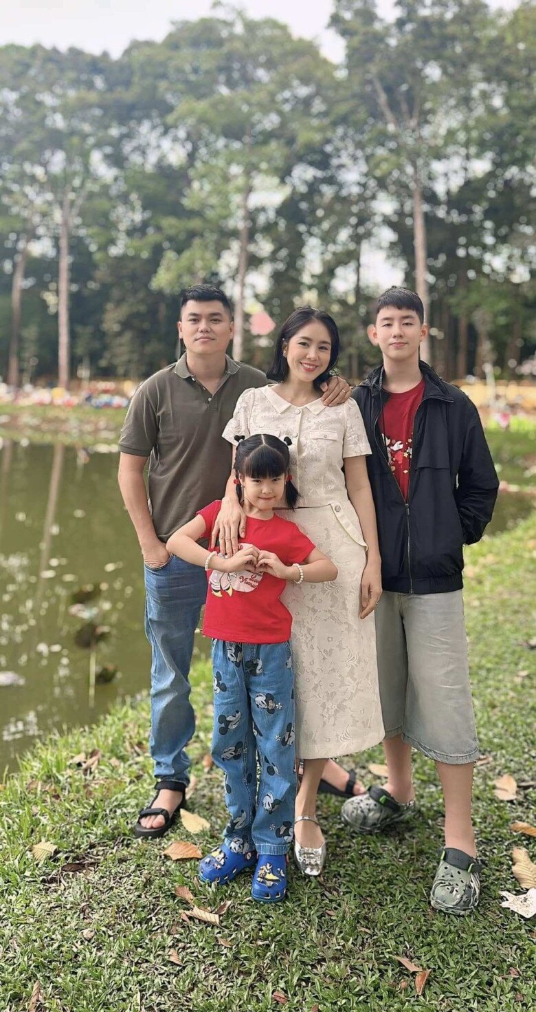 Các thành viên trong gia đình Lê Phương đều sở hữu chiều cao tốt.