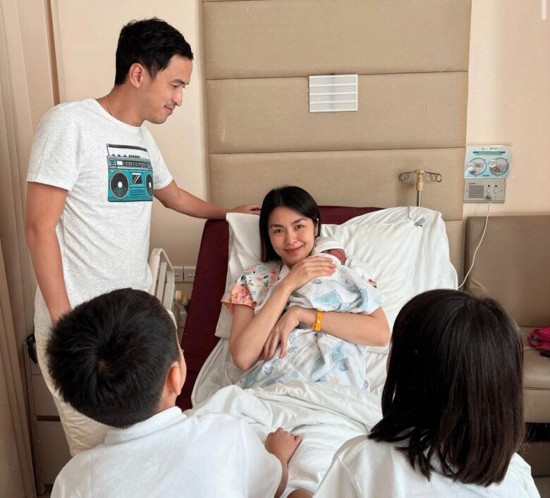 Tăng Thanh Hà thường không đăng ảnh cận mặt 3 con.