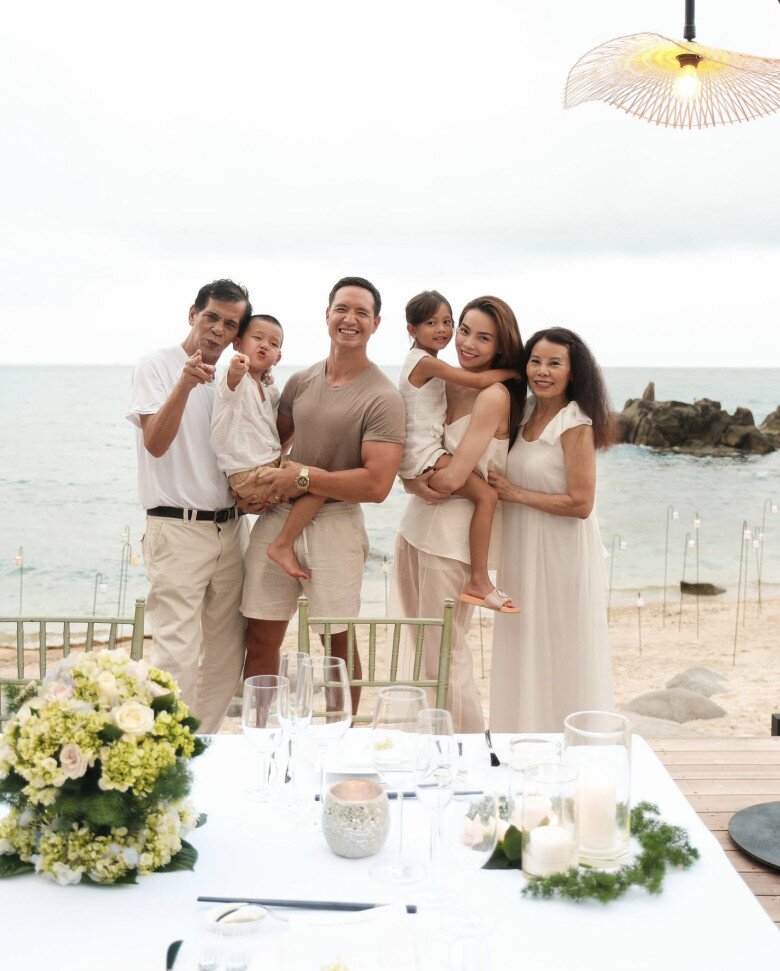 Gia đình nữ ca sĩ đang có chuyến đi du lịch hè ở resort sang trọng.