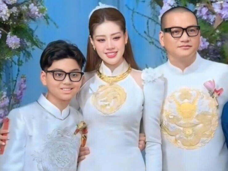 Con trai riêng của Nguyễn Long xuất hiện trong lễ ăn hỏi của bố.