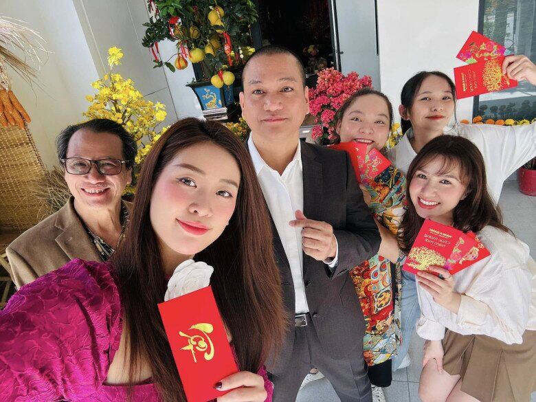 Nguyễn Long thân thiết với gia đình nhà vợ.