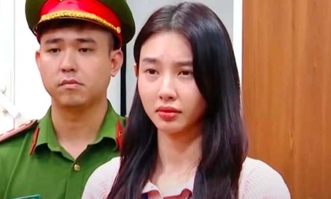 Hoa hậu Nguyễn Thúc Thùy Tiên tại cơ quan công an. Ảnh: T.T.