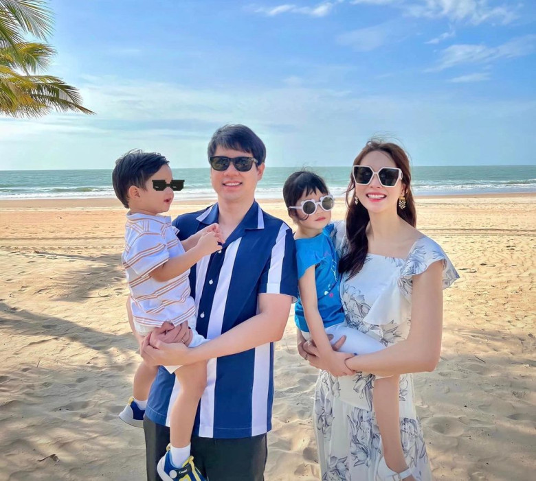 Đặng Thu Thảo hiếm khi đăng ảnh bầu mà chỉ khoe khi các con cứng cáp.