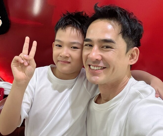 Lương Thế Thành và quý tử quốc tịch Mỹ khoe diện mạo mới nhìn tưởng anh em, Thúy Diễm bất ngờ mong có amp;#34;tập 2amp;#34; - 1