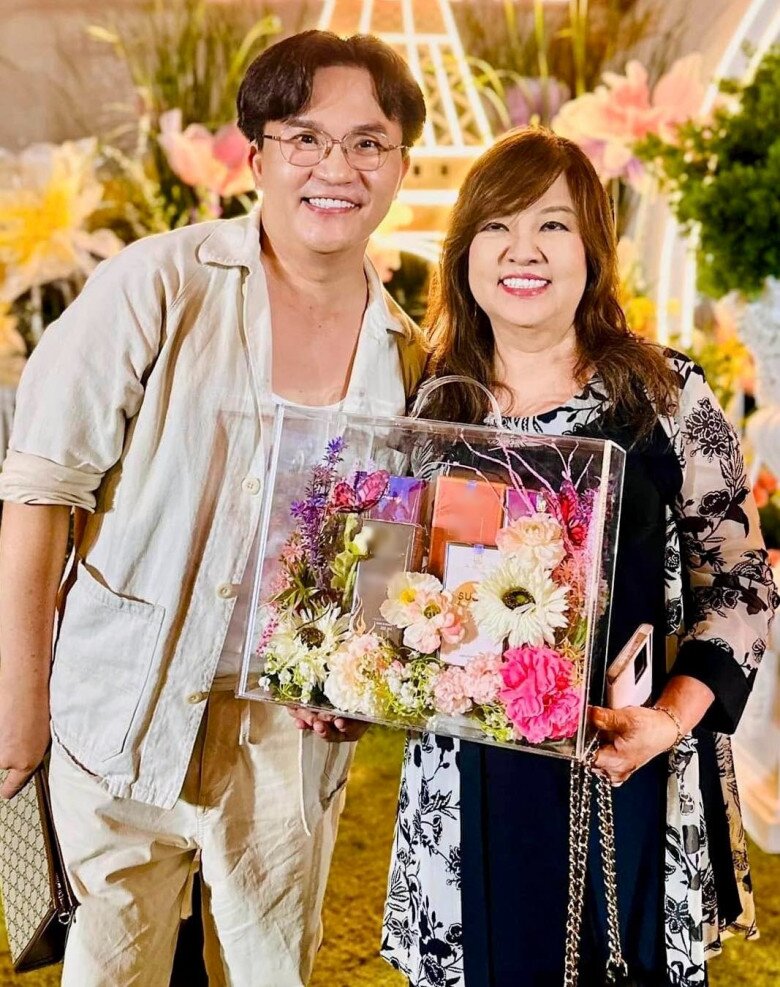 MC Đại Nghĩa là người con hiếu thảo, sống tình cảm với mẹ.