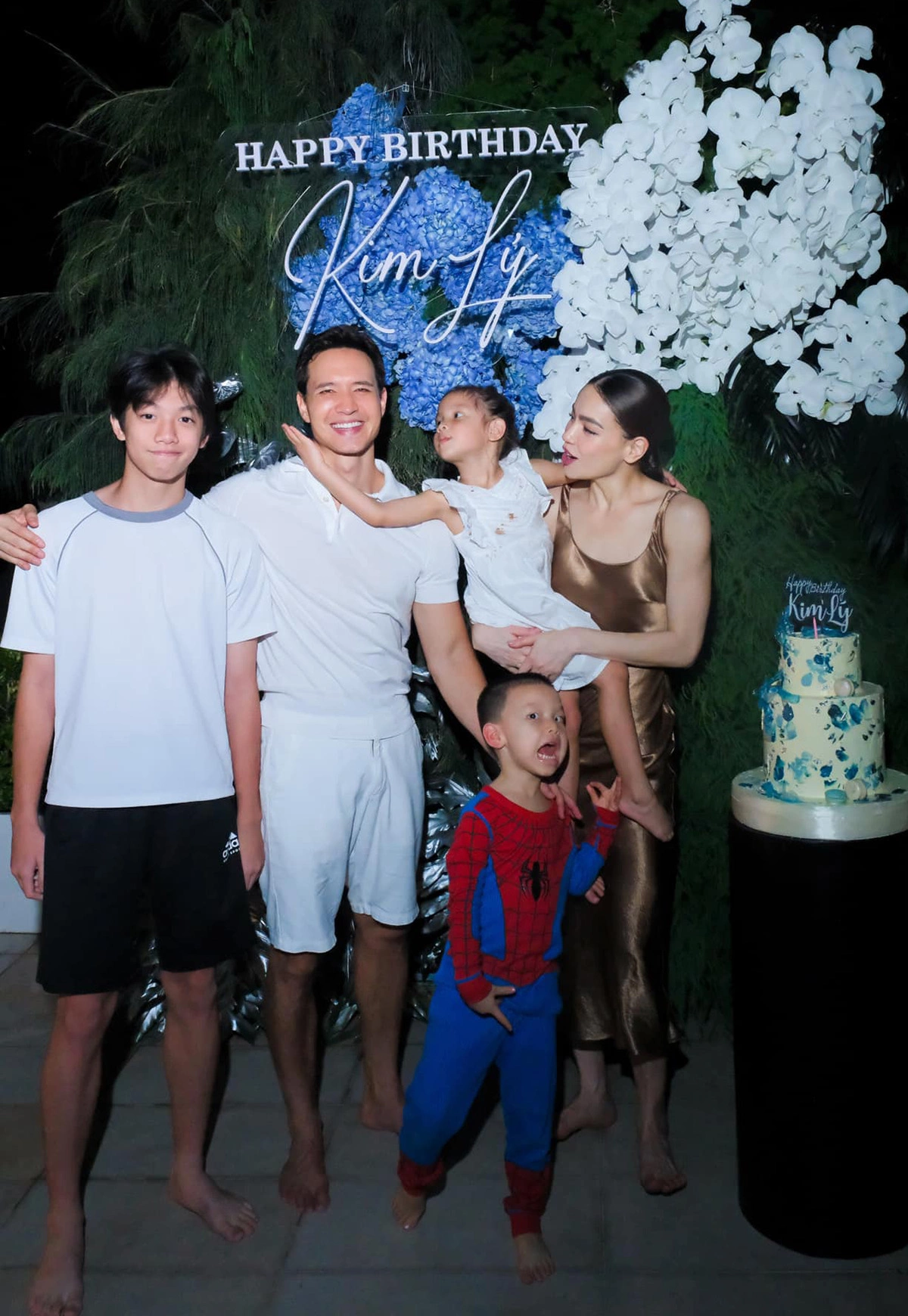 Hồ Ngọc Hà có cuộc sống viên mãn cùng ông xã Kim Lý và 3 con.