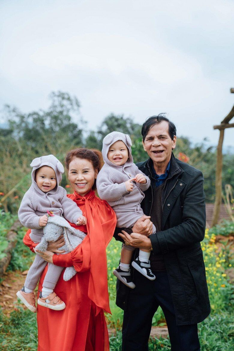 Lisa và Leon rất thân thiết với ông bà ngoại.